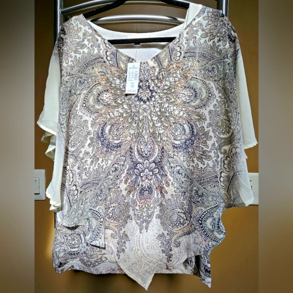 NEW, Women's flowy, flowery, rhinestone, 1X, blouse with tank.